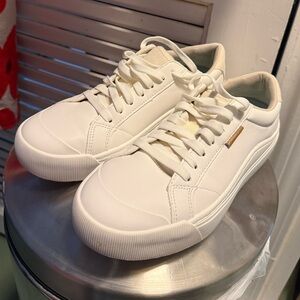 Dr. Scholl's White Women's Sneakers: 6 Wide